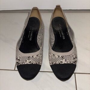 Vince Camuto Women's Black and Tan Loafers